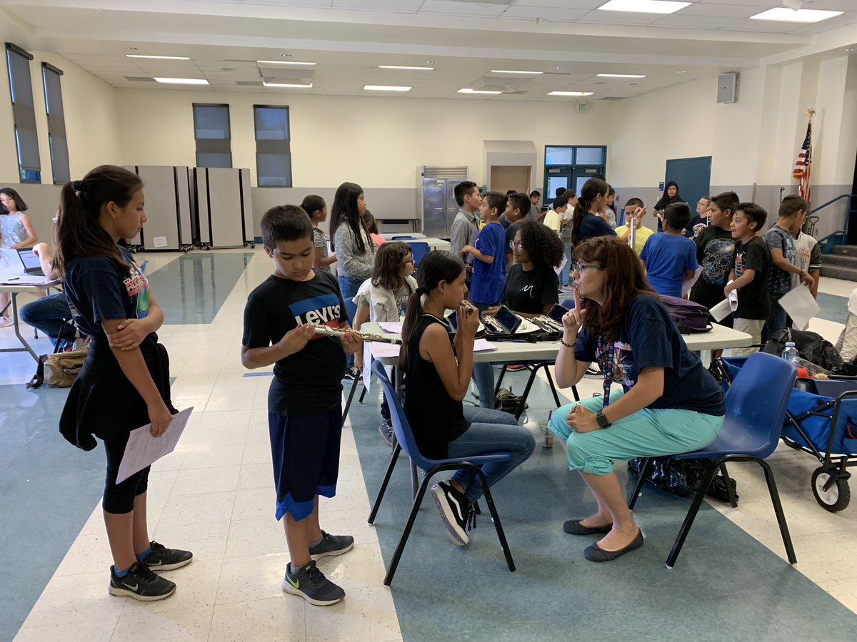 Columbia_VVUSD's tweet photo. Our 5th graders are super excited to learn how to play an instrument! ๐ถ๐ท๐บ#InstrumentExploration #STEAM #VAPA @ValVerdeUSD @VVUSD_VAPA @dhenderson_sci https://t.co/HAjRYWuw9z
