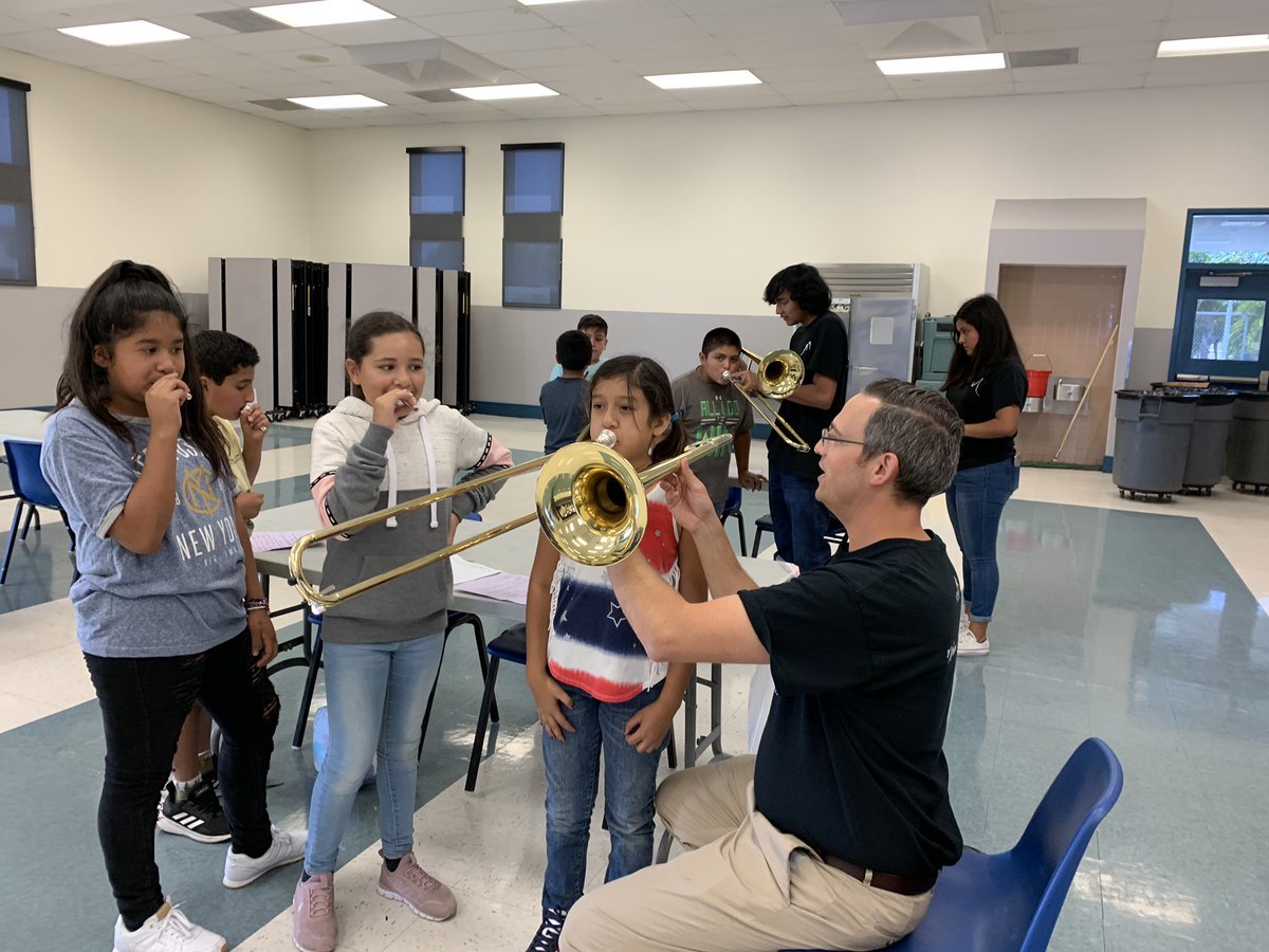 Columbia_VVUSD's tweet photo. Our 5th graders are super excited to learn how to play an instrument! ๐ถ๐ท๐บ#InstrumentExploration #STEAM #VAPA @ValVerdeUSD @VVUSD_VAPA @dhenderson_sci https://t.co/HAjRYWuw9z