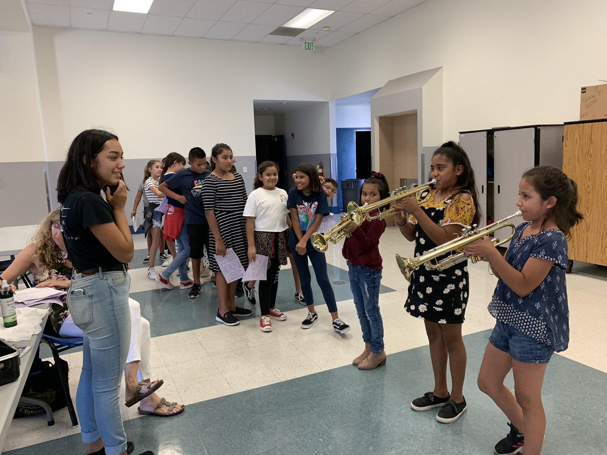 Columbia_VVUSD's tweet photo. Our 5th graders are super excited to learn how to play an instrument! ๐ถ๐ท๐บ#InstrumentExploration #STEAM #VAPA @ValVerdeUSD @VVUSD_VAPA @dhenderson_sci https://t.co/HAjRYWuw9z