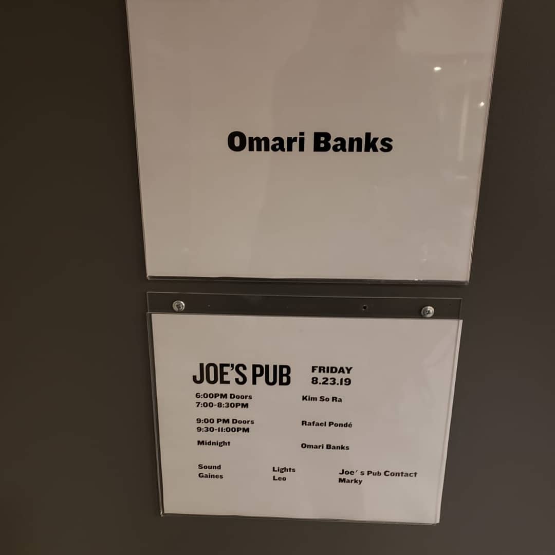 The_Malaika's tweet photo. #CurrentSituation BACKSTAGE ahead of @omaribanksmusic performance TONIGHT at @joespub in NYC !
Joe's Pub at @publictheaterny
425 Lafayette St
New York, NY 10003
USA
#omaribanks #guitarist #musician #singer #anguilla #joespub #halffullorhalfempty #caribbean #athlete #malemodel https://t.co/0RQ4iECLXy
