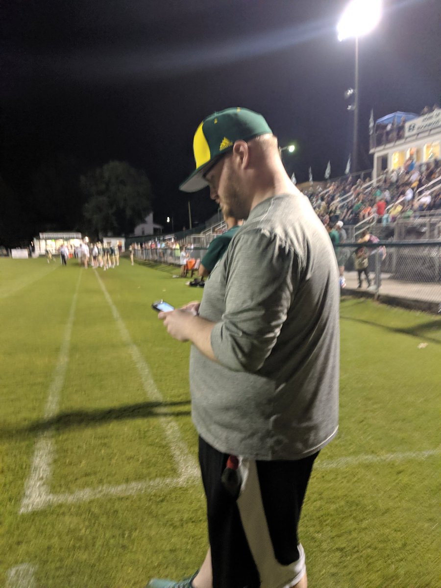 TweetChase_25's tweet image. #TweetCeption @CoachGambrell  keeping us all up to date with play by at Twitter action.