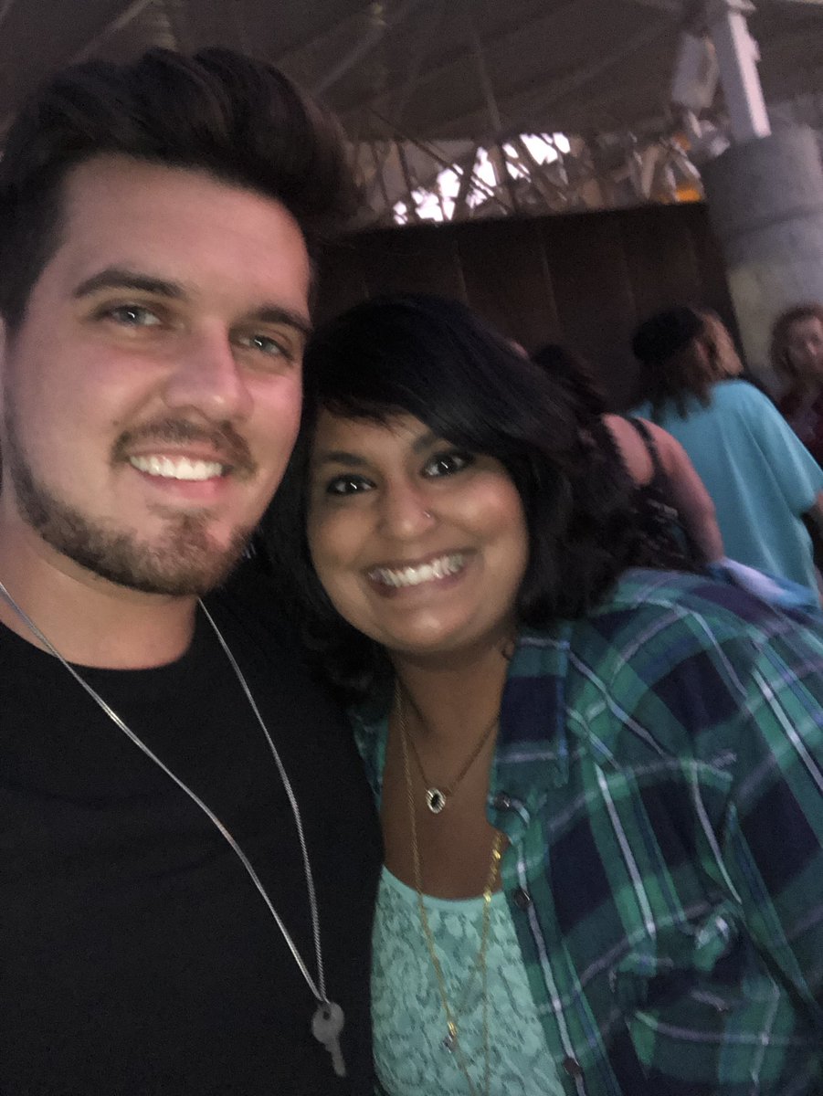 MICountry101's tweet photo. Got to meet @DrewJacobsMusic tonight at @HuntingtonEvent #DrewJacobs #Saginaw #Michigan https://t.co/NphlL8OcPJ