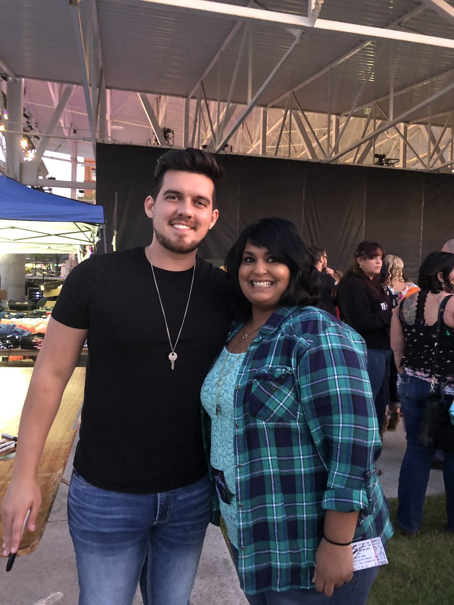 MICountry101's tweet photo. Got to meet @DrewJacobsMusic tonight at @HuntingtonEvent #DrewJacobs #Saginaw #Michigan https://t.co/NphlL8OcPJ