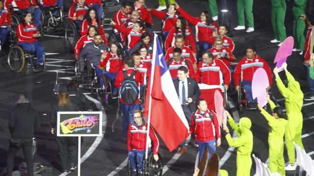 [Fotos] El paso del #TeamParaChile por la inauguración de #Lima2019 #CooperativaGolea bit.ly/2NtXsum