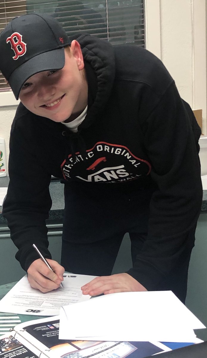 Lams2Slotr's tweet photo. We’re proud and happy to say that Evan has committed to play for the @Sicamous_Eagles for the 2019-20 season.  Hard work pays. https://t.co/Dfj71S4dfl