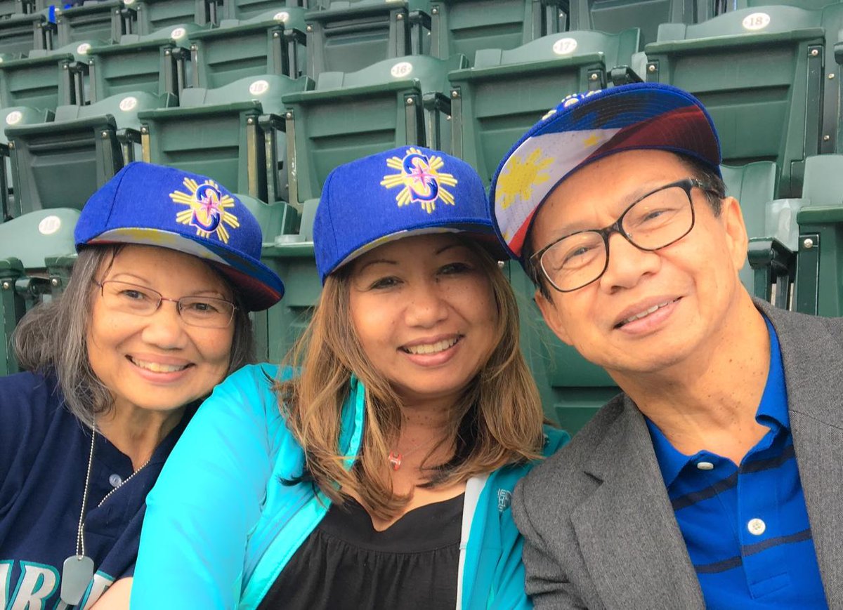 first_hurst's tweet photo. Enjoying the game with my sibs on Filipino Heritage Night. #truetotheblue #filipinoheritagenight, #ilovemysibs https://t.co/wgiYx95ID1