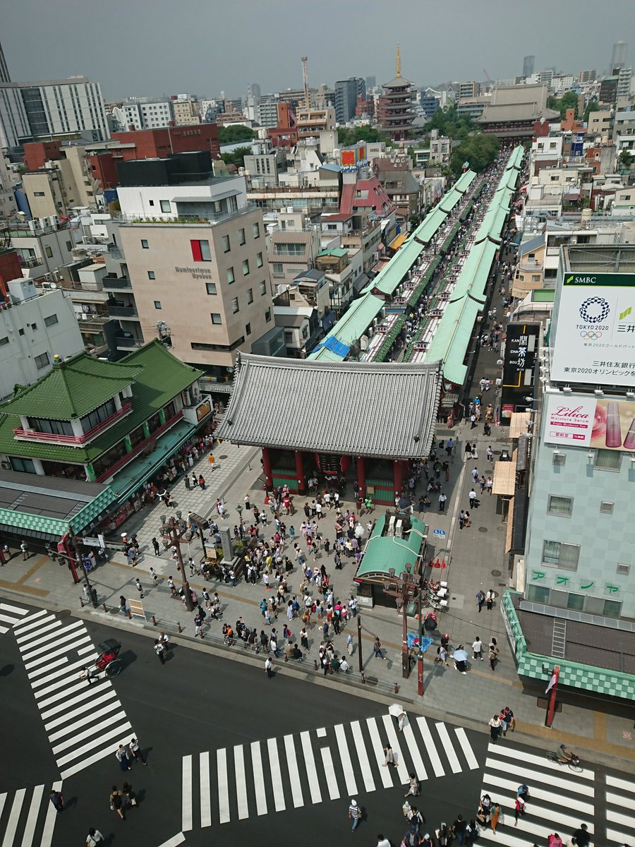 kazbarque's tweet photo. 浅草
雷門の提灯の下でパチリ
今日は提灯の前の怪しい建造物、浅草観光文化センターで展示中の友人のおくつを見にきた
上からの眺めはまずまず
#MAYOU https://t.co/xhtKhvkdIr