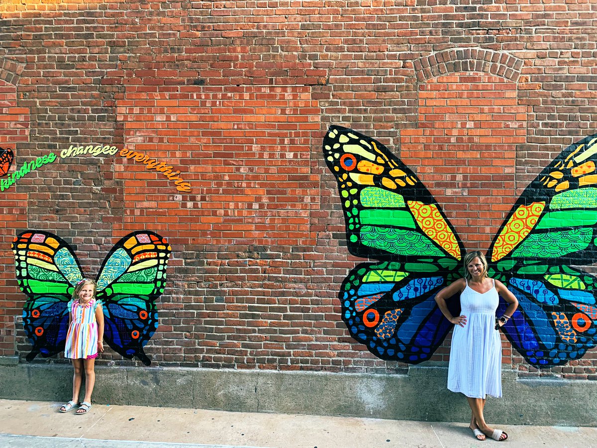 #showmecomo #Butterfly #motherdaughter 🦋