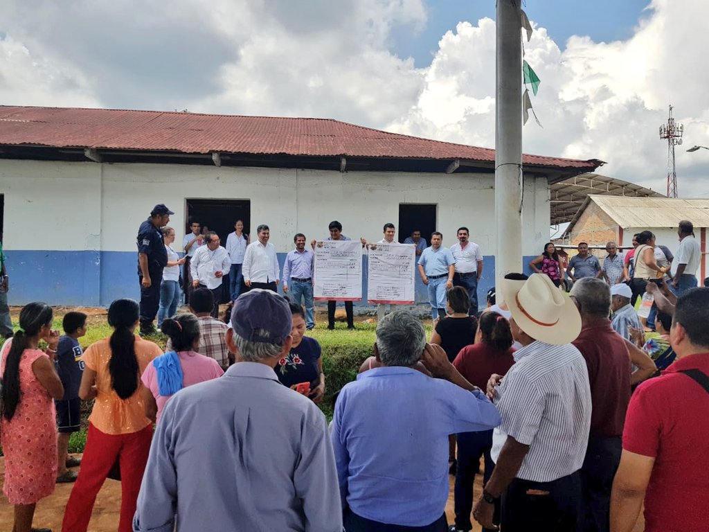 INE_Chiapas's tweet photo. #Hoy personal del #Distrito12Tapachula del #INEChiapas, acudió al Ejido 20 de Noviembre para colaborar con el Ayuntamiento de #Tapachula en la organización y desarrollo de la elección de #Delegado y #AgenteMunicipal con el uso de la #BoletaElectrónica
#ContamosTodasYTodos 🙋♀️🙋♂️ https://t.co/gFJruRP3Zg