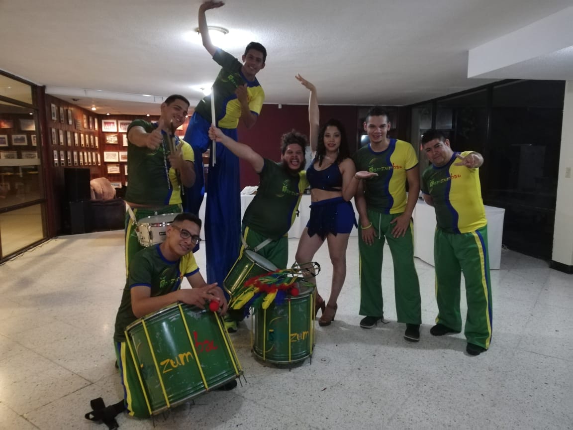 Samzumbao's tweet photo. Preparándonos para poner el #ritmo de la #batucada y que tofo el #mundo #baile https://t.co/AizczZvckN