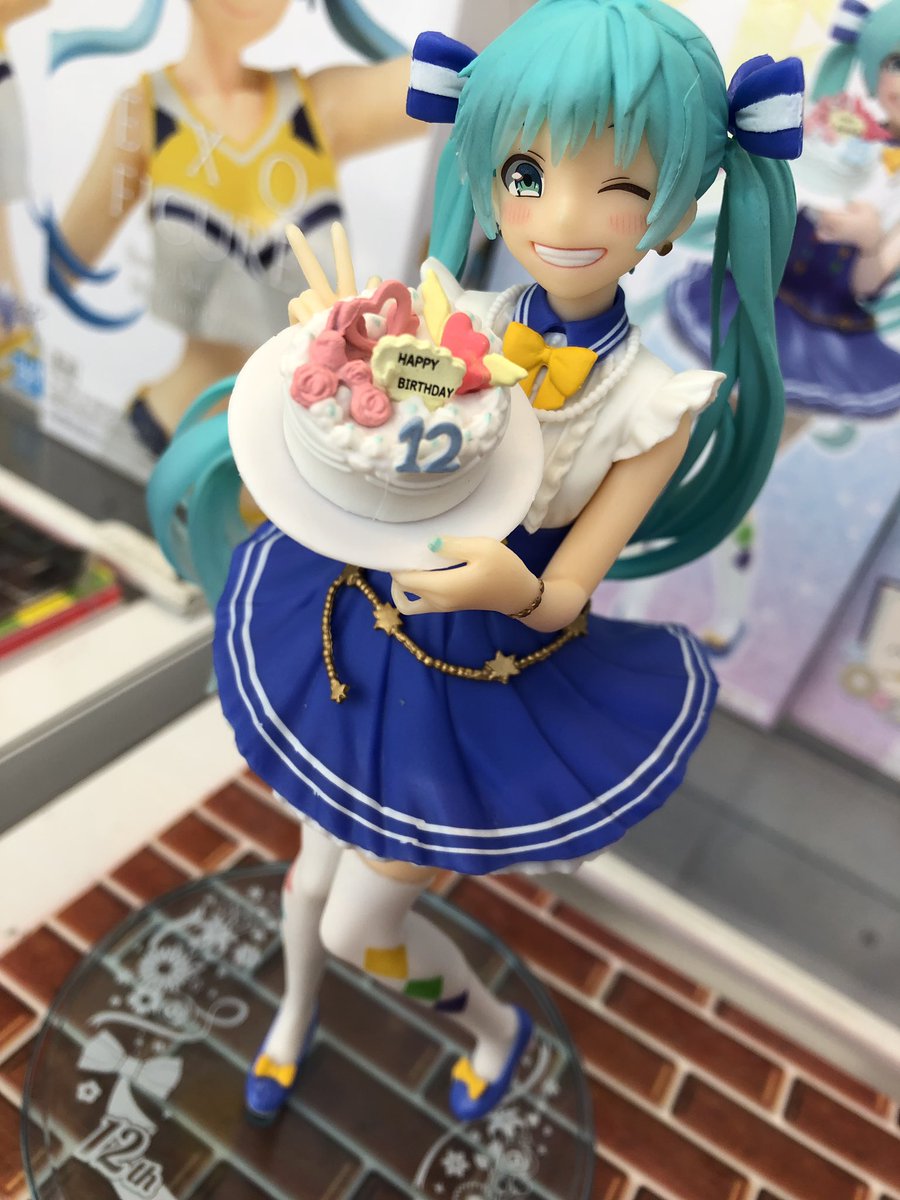 Uzivatel タイトーステーション和光 Na Twitteru 8月24日新景品 初音ミク バースデーフィギュア 19ver が入荷しました バースデーケーキを持ったミクちゃんがとってもかわいいですね ๑ ๑ タイトー 和光 初音ミク