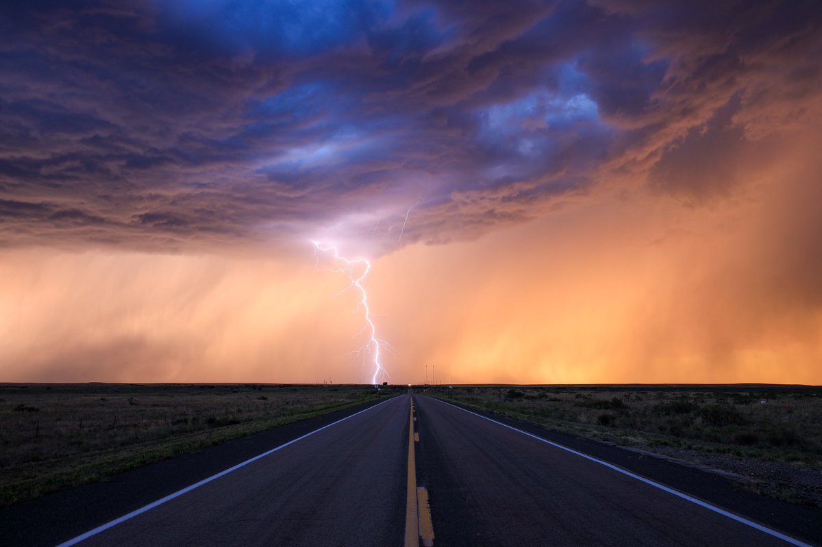 TimBacaWeather's tweet image. I’m in shock.... today was the best day I’ve ever had shooting lightning. So so many photos to go through. Here’s a few before the power lines go bye bye. From Santa Rosa to Taiban New Mexico it was non stop action. #lightning #nmwx @ReedTimmerAccu @NWSAlbuquerque @accuweather