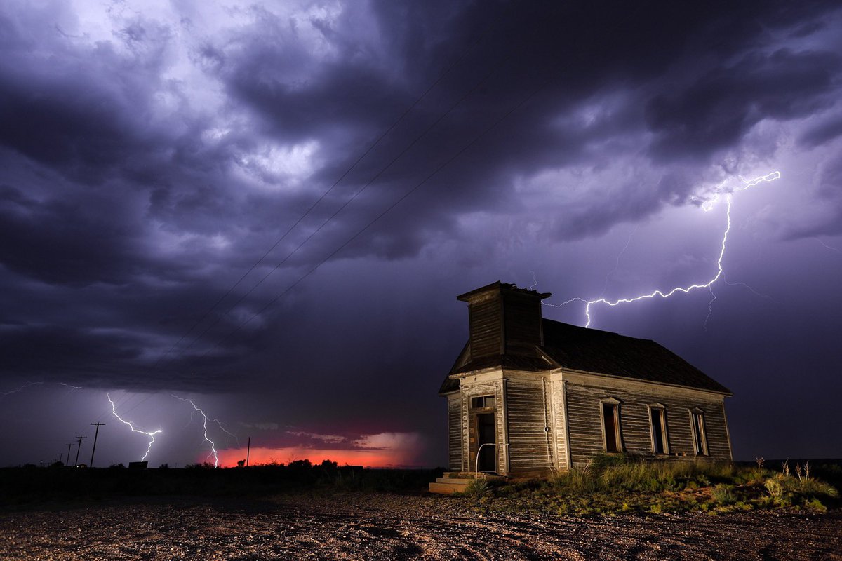 TimBacaWeather's tweet image. I’m in shock.... today was the best day I’ve ever had shooting lightning. So so many photos to go through. Here’s a few before the power lines go bye bye. From Santa Rosa to Taiban New Mexico it was non stop action. #lightning #nmwx @ReedTimmerAccu @NWSAlbuquerque @accuweather