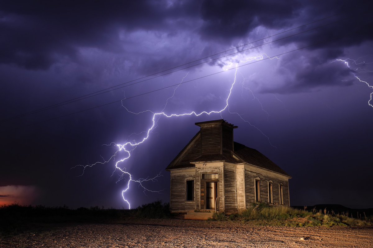TimBacaWeather's tweet image. I’m in shock.... today was the best day I’ve ever had shooting lightning. So so many photos to go through. Here’s a few before the power lines go bye bye. From Santa Rosa to Taiban New Mexico it was non stop action. #lightning #nmwx @ReedTimmerAccu @NWSAlbuquerque @accuweather