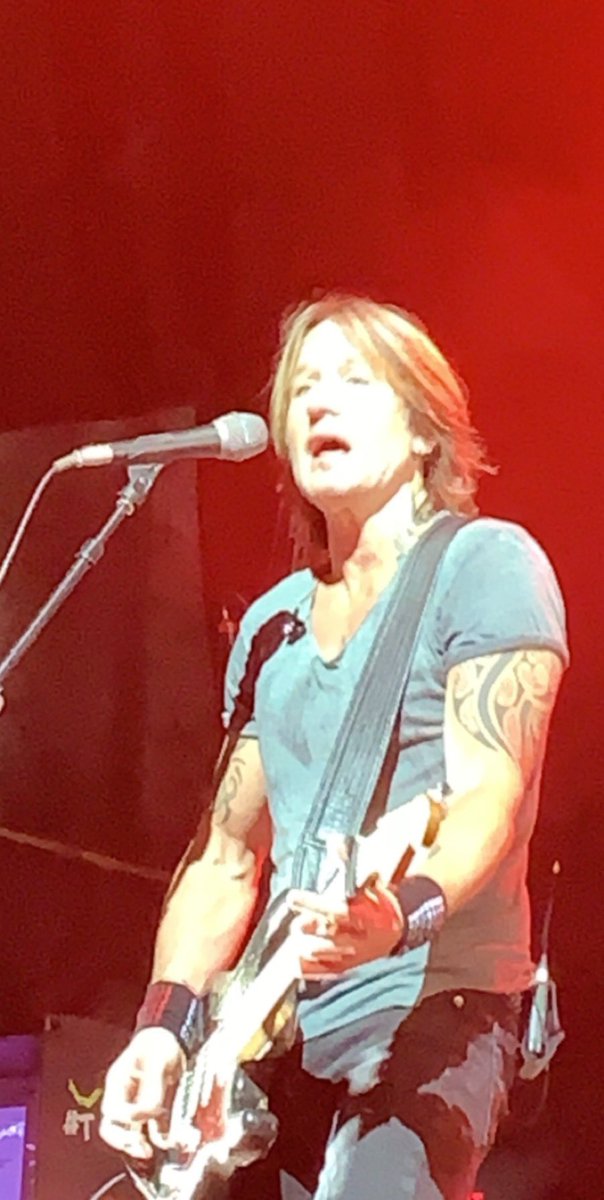 JennODonnell's tweet photo. Thanks @CincinnatiIns for a fun and fantastic weekend so far! Food, friends and a private Keith Urban concert! Couldn’t ask to work for a better company! #happyemployee #theyvalueus https://t.co/aG2HaSHTO2
