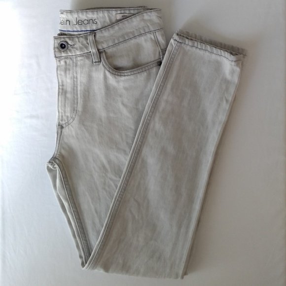 defbeautiful's tweet photo. So good I had to share! Check out all the items I'm loving on @Poshmarkapp #poshmark #fashion #style #shopmycloset #americaneagleoutfitters #calvinkleinjeans: https://t.co/V2g6LQ8dH7 https://t.co/Hajli4MmO7