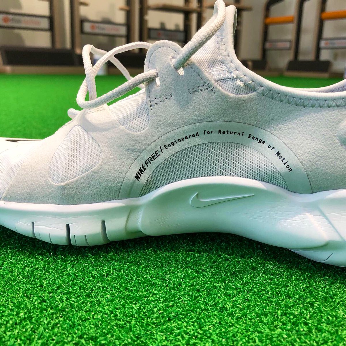 MovellOfficial's tweet photo. ニューシューズ！
Engineered for 
Natural Range of Motion
このコンセプト大好きです😘
Movell とも共通しますね！
本来あるべき、自然な動きを手に入れましょう‼️
#movell #ムーヴェル #lifewell #ライフウェル溝の口 #溝の口 #溝ノ口 #しなやかな身体 #five #vipr #trx #nikefree https://t.co/OEJm371j7C