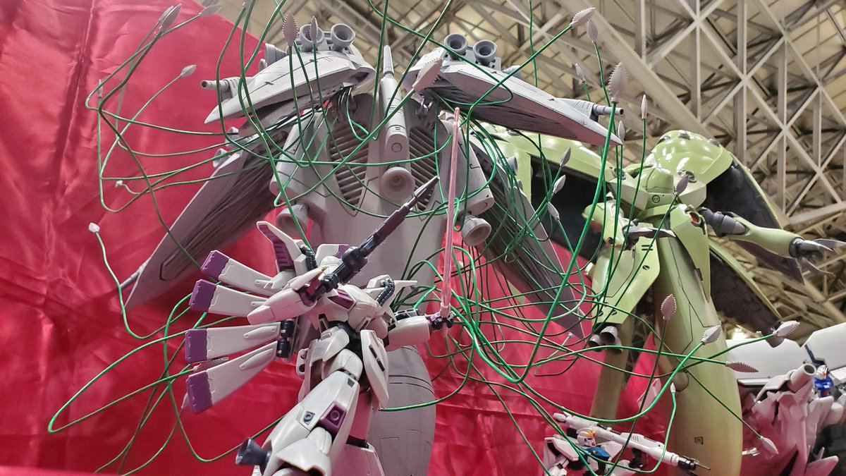 ট ইট র 鵺 モワノー さんの1 100ラフレシアと1 144ノイエ ジール どちらも超巨大なモデルだけど 並べてみるとラフレシアはもっと大きいイメージだったから1 100スケールでもなお1 144ノイエより小さいというのはちょっと意外 C3afatokyo C3マーケット