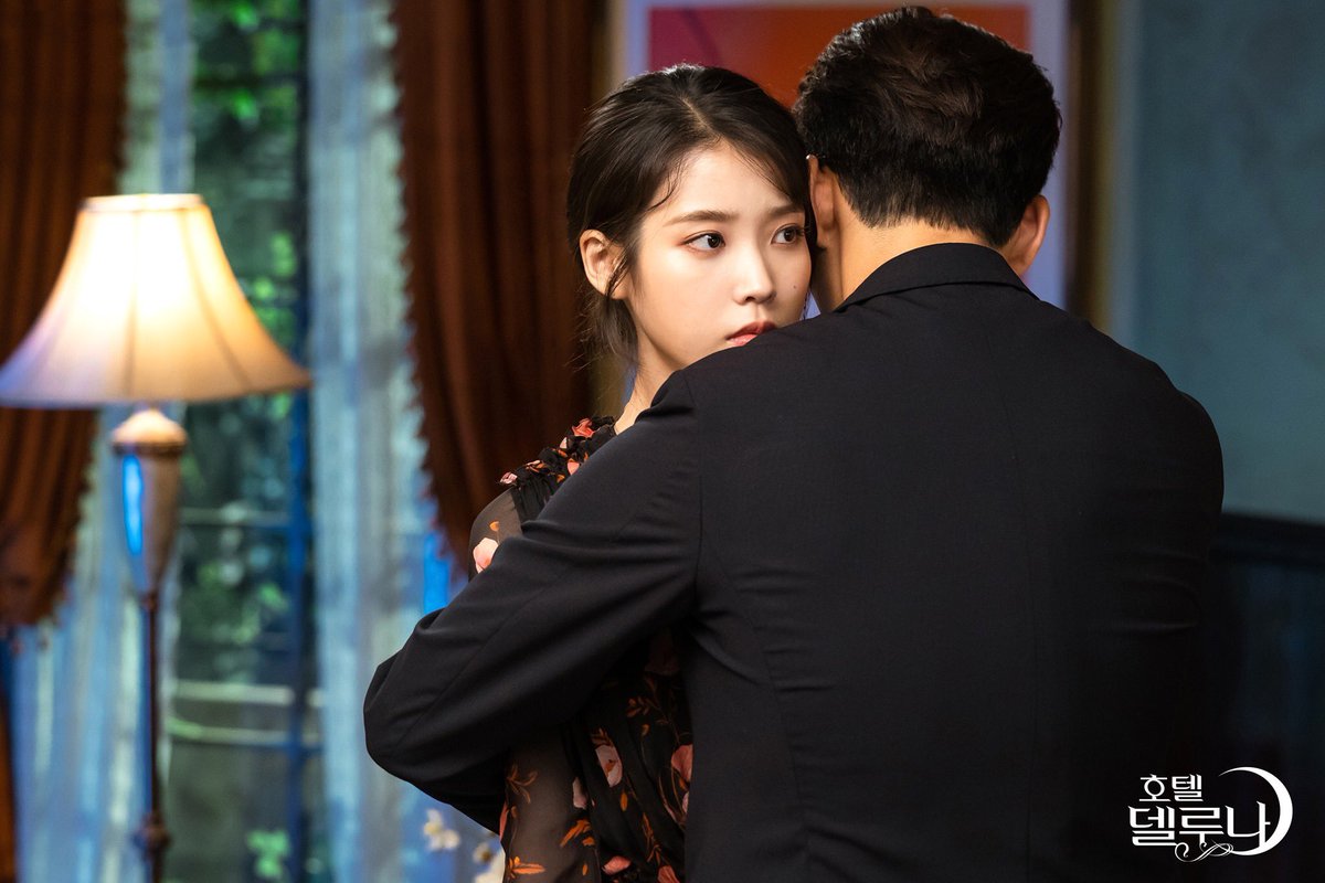 Iu отель дель луна. чан манволь. лунное дерево отель дель луна. отель дель луна дорама софтбокс. дорама отель дель луна отель.