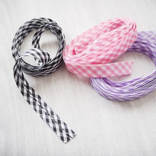 The perfect addition to a funky neckline or armhole!⁠
⁠
We have lots of cute and ditsy printed bias binding in the shop at the moment, they really add something special to your handmade garments.⁠
⁠
⁠
⁠
#biasbinding ⁠
 #stylemakerfabrics #sewing … ift.tt/33UeF67