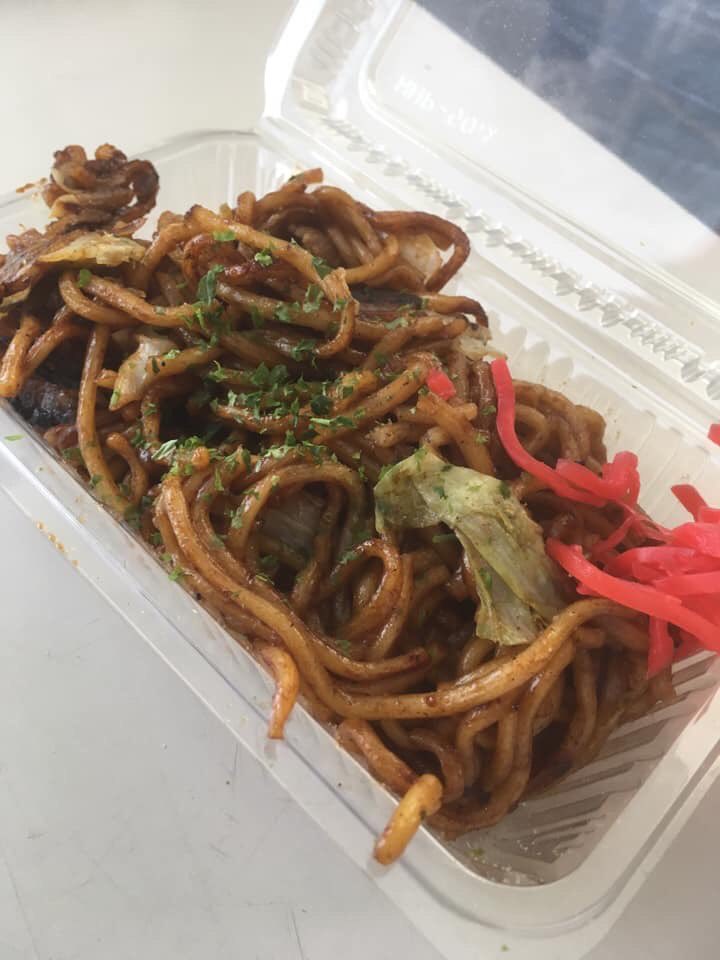 marugamebasara's tweet photo. 花火の前に婆娑羅グルメはいかが❓
丸亀城北側の大手門BASARA広場周辺にて、絶賛好評販売中ですよ〜♬
あ〜お腹すいたー(´Д` )

#まるがめ婆娑羅まつり #丸亀
#マルカメラ #グルメ #丸亀城
#美味 #ハラペコ #ダイエットできず https://t.co/BpzBADcfDS