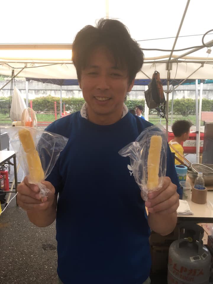 marugamebasara's tweet photo. 花火の前に婆娑羅グルメはいかが❓
丸亀城北側の大手門BASARA広場周辺にて、絶賛好評販売中ですよ〜♬
あ〜お腹すいたー(´Д` )

#まるがめ婆娑羅まつり #丸亀
#マルカメラ #グルメ #丸亀城
#美味 #ハラペコ #ダイエットできず https://t.co/BpzBADcfDS