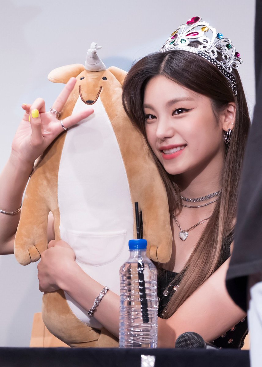 yeji pics tweet media