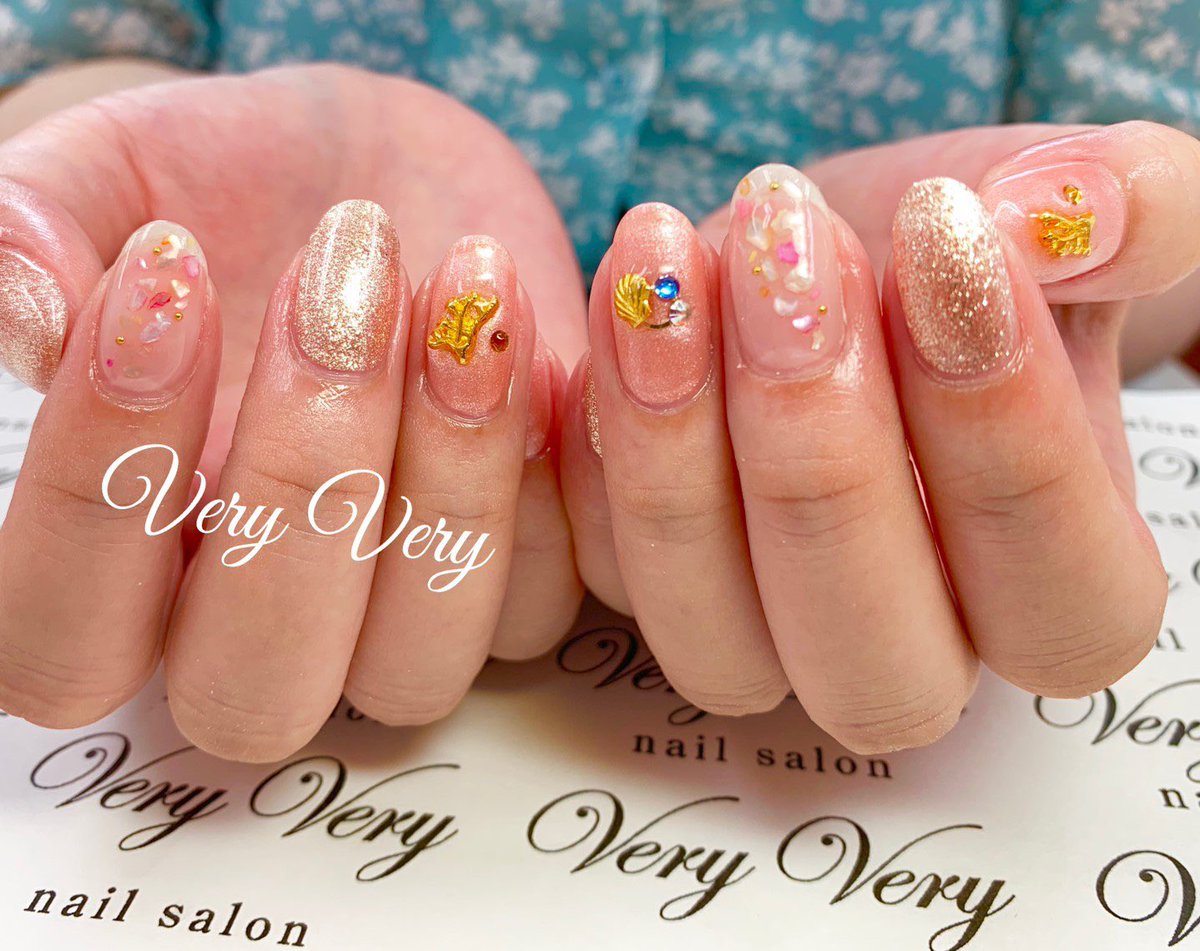 ট ইট র ネイルサロンveryvery 珊瑚ネイル 貝殻ネイル 夏ネイル オフィスネイル シェルネイル クラッシュシェル コーラルピンクネイル 札幌 ネイル 札幌ネイルサロン ネイルサロンベリーベリー ネイルサロンveryvery 大通りネイルサロン 札幌市