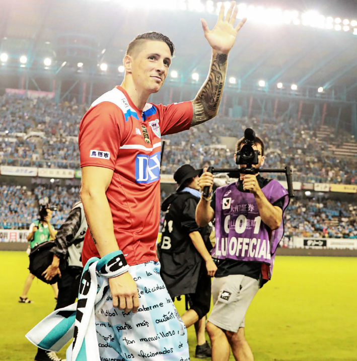 InvictosSomos's tweet photo. Fernando Torres: "Espero que los haya hecho disfrutar con mi fútbol y los haya inspirado de alguna manera. Nunca dejen de perseguir sus sueños. Ha sido un verdadero placer. Gracias fútbol, gracias afición". #FraseAEnmarcar https://t.co/Xd5J1dDKLR