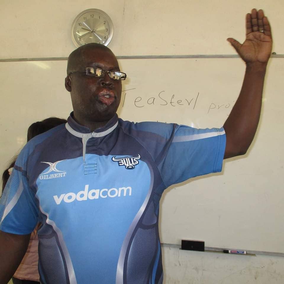 Teasterlprogram's tweet image. Listen to our Rural Schools Adoption Master, Mr Johannes Mafalo AKA Kolobe on Thobela FM, from 08:05 - 08:30. Topic: Importance of handwork.

TeaSterl Projects' multi-skilled members on the move.