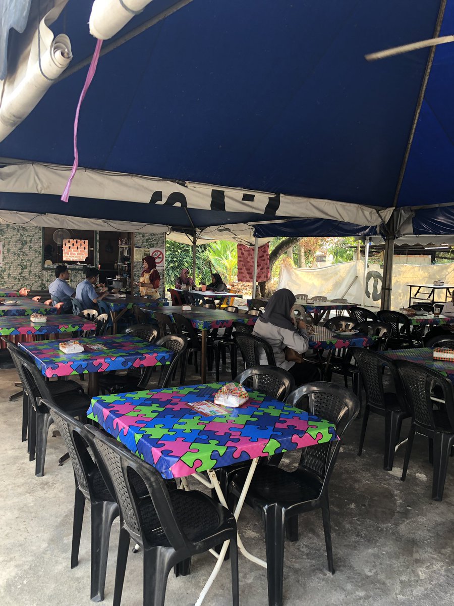 maqanmy's tweet photo. Nasi Kerabu Daging Bakar!!
.
🍽Gerai Kak Yah
📍Jalan Manggis,Kampung Pasir (Sebelah Balai Raya Kampung Pasir,Johor Bahru)
⏰6:30AM-12:00PM
.
#AdminCuba #maQanJohor https://t.co/PGSloa3oQk