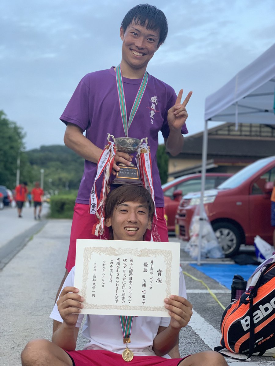NaooHope83's tweet photo. 西コメ単複優勝🏆
ほんまに最高だった！
皆さんたくさんの応援ありがとうございました。
力さんも3年間もペア組んで下さってありがとうございました🙇🏼‍♂️😭 https://t.co/3oXBay4GAi