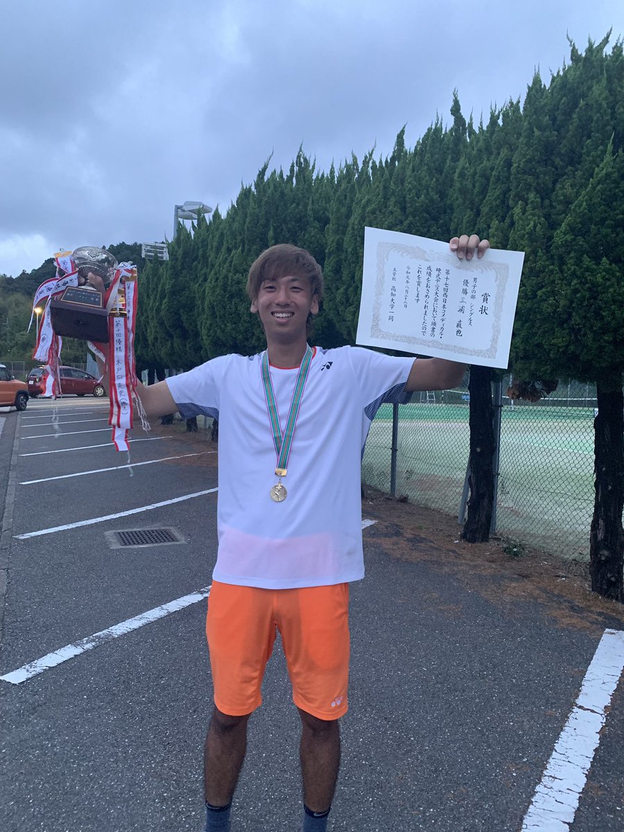 NaooHope83's tweet photo. 西コメ単複優勝🏆
ほんまに最高だった！
皆さんたくさんの応援ありがとうございました。
力さんも3年間もペア組んで下さってありがとうございました🙇🏼‍♂️😭 https://t.co/3oXBay4GAi