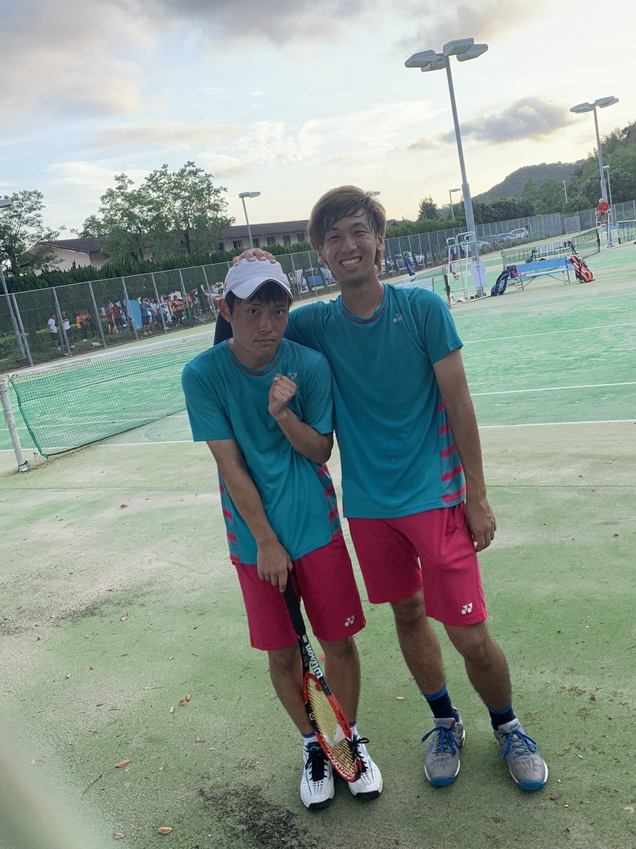 NaooHope83's tweet photo. 西コメ単複優勝🏆
ほんまに最高だった！
皆さんたくさんの応援ありがとうございました。
力さんも3年間もペア組んで下さってありがとうございました🙇🏼‍♂️😭 https://t.co/3oXBay4GAi