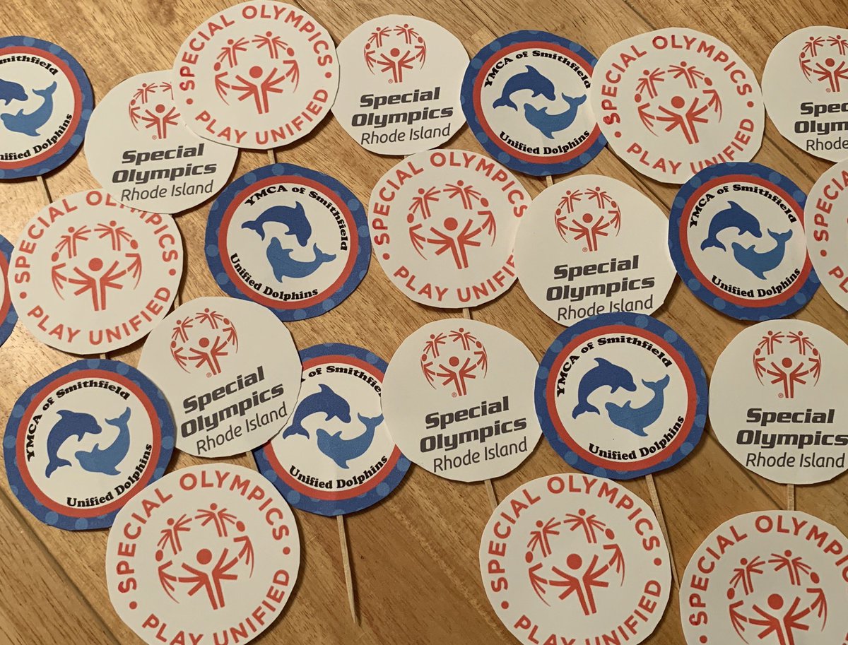 Alicia_Buckeye's tweet photo. 🐬 🎉 🧁 Ready to party with the Unified Dolphins! 🐬 🎉 🧁@SORIUCS @SORhodeIsland @SpecialOlympics @SONorthAmerica @SmithfieldYMCA #choosetoinclude #playunified #teachkindess #unifieddolphins https://t.co/qTdrpXufbm