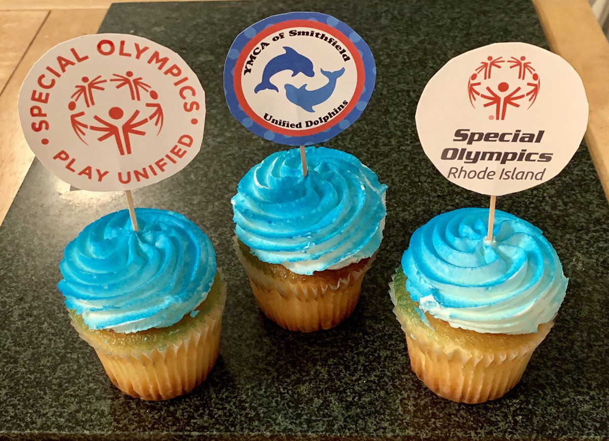 Alicia_Buckeye's tweet photo. 🐬 🎉 🧁 Ready to party with the Unified Dolphins! 🐬 🎉 🧁@SORIUCS @SORhodeIsland @SpecialOlympics @SONorthAmerica @SmithfieldYMCA #choosetoinclude #playunified #teachkindess #unifieddolphins https://t.co/qTdrpXufbm