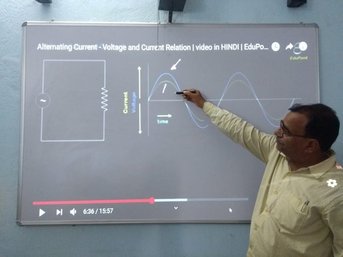 NITIAayog's tweet photo. Enabling students to understand important concepts in a better way. 

To make the learning process easy &amp; effective, Smart Classes with digital boards and audio visual system have been established in the #AspirationalDistrict East Singhbhum. https://t.co/HRDtAWx8Mc