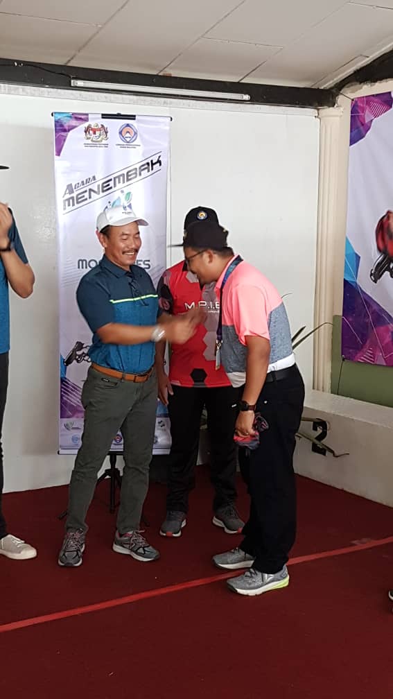 Saya bersama Warga MOA memeriahkan Acara Menembak MOA GAMES 2019. Tahniah kepada semua pemenang dan semoga terus fokus dalam apa jua cabaran. #moagames2019 #ksn #drismailbakar #nanas #shoot
