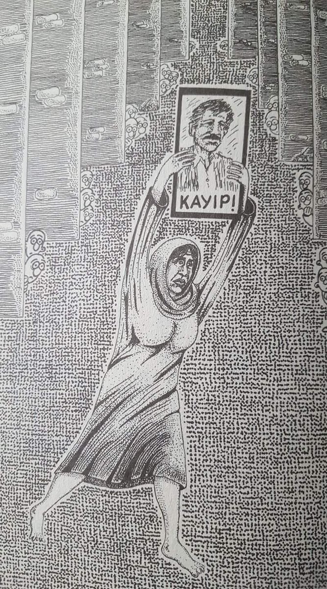 Indc_cytos's tweet photo. "Kayıp, yokluk büyük bir boşluktur. “Bulunamama hali” deniyor kimi sözlüklerde. 
Bulunamayan şeyin yeri dolmaz. Adı üstünde yok’tur. 
Kayıptır.
Bir bardak kırılır mesela yenisini alırsınız.
Ama yenisi asla eskisi gibi değildir.
#CumartesiAnneleri752Hafta https://t.co/UPAPjcY1Xm