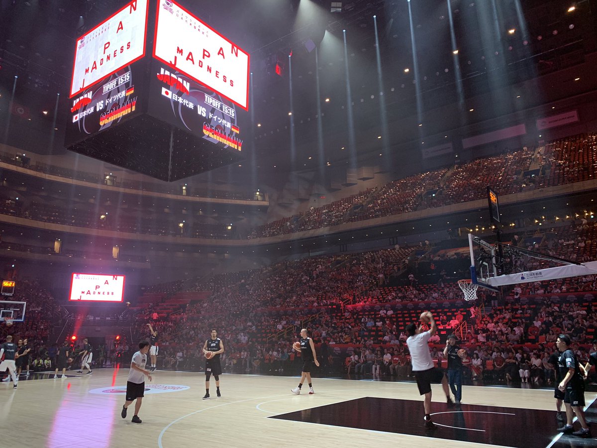 Chris Sasaki Pa Twitter Nba プレーオフにも感じるような最高な雰囲気 本日の登録メンバーもスクリーンに 日本に来る前にチェコとの強化試合にも勝っているドイツ 史上最強日本代表の現在地を知る大切なゲーム このあと15 00からnhk総合で 生中継です