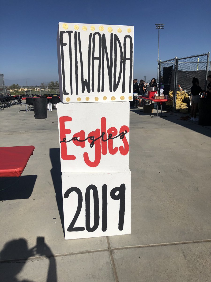 sa_etiwanda's tweet photo. What an amazing night! Great win by our Varsity boys! AND thank you to all the staff who joined us this evening. https://t.co/RiJYObJS1Z