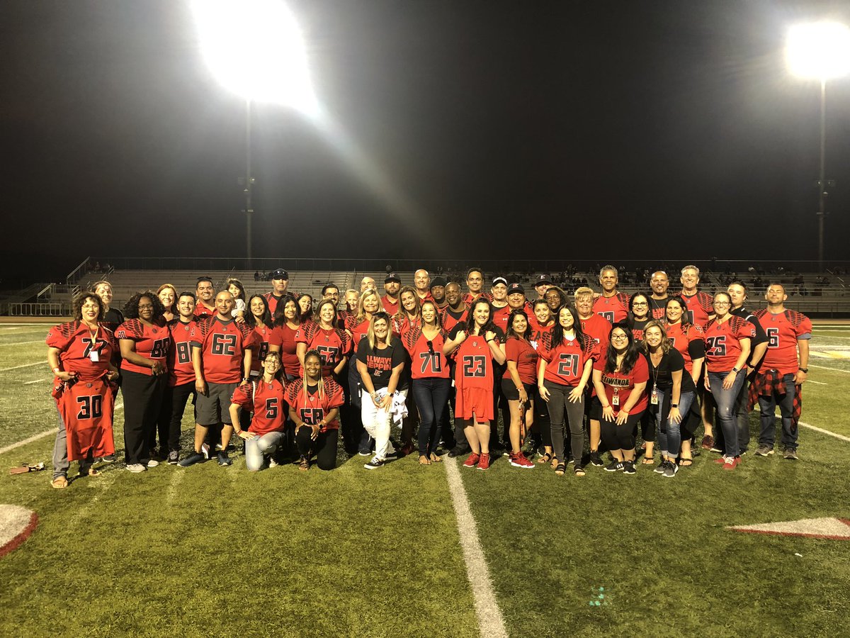 sa_etiwanda's tweet photo. What an amazing night! Great win by our Varsity boys! AND thank you to all the staff who joined us this evening. https://t.co/RiJYObJS1Z