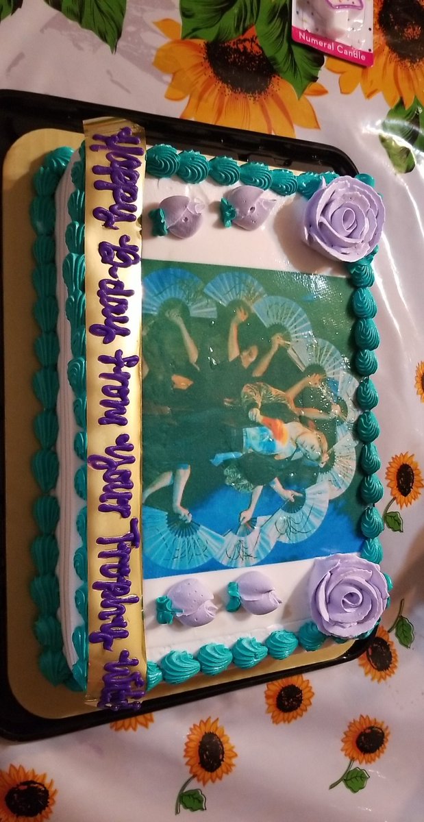 Got_Bangtan's tweet photo. When your bestfriends get you the best cake ever 💜😭💜😭💜😭💜😭 @vasthiloveskpop @littleleslie95 @moni901020 @RobertzMaAn @BTS_twt #army https://t.co/yGD3wrhDbl