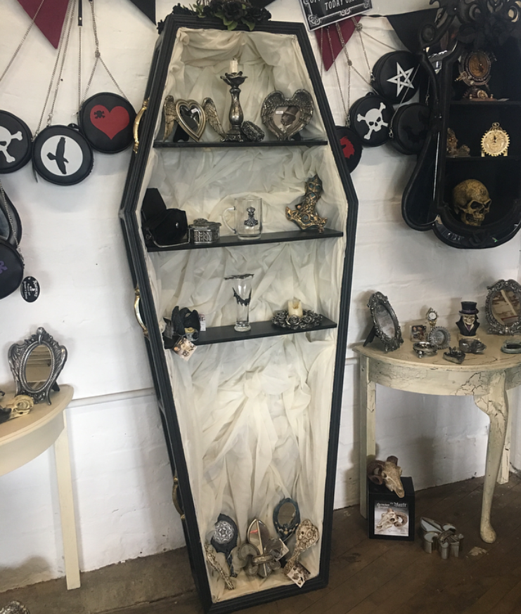 Shop Alchemy's array of home décor to create a new key feature to any room of your home.
BUY ONLINE NOW: alchemyengland.com ✨  
We ship Worldwide 🌏