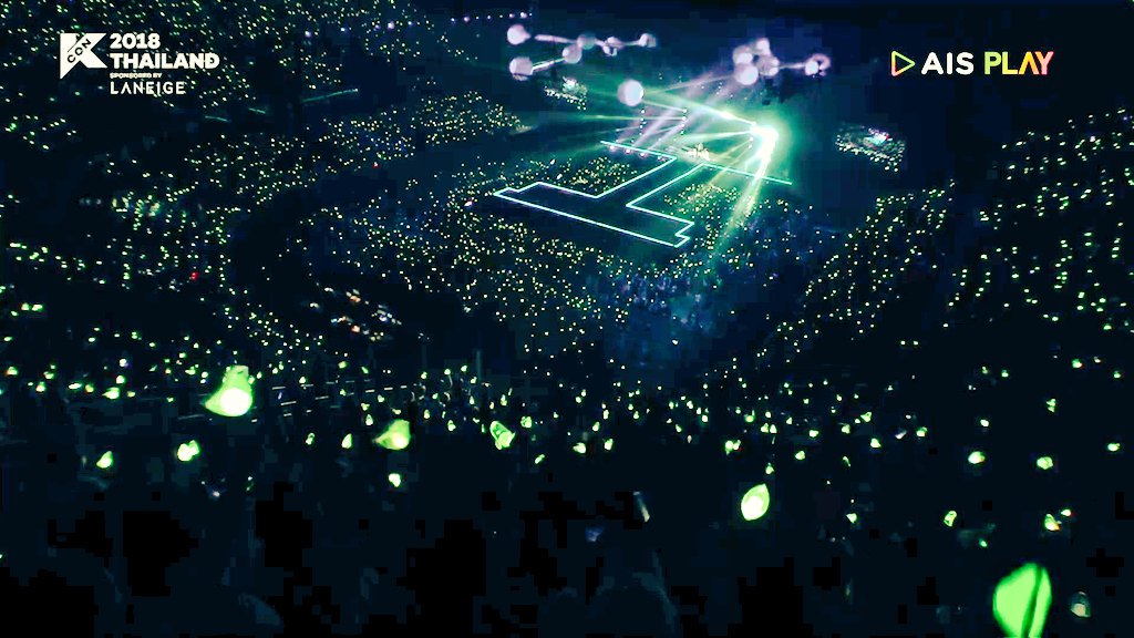 mmbb_xcvii's tweet photo. พูดออกมาได้ไง ว่าถ้ากัซมา���งอื่นจะไม่มีซีน มีแต่อากาบงสีเขียว อยากเห็นบงของวงอื่นบ้าง อยากเอ็นจอยมากกว่านี้ แต่ขอโทษด้วยนะคะ ถ้าไม่อยากให้อากาเซ่ไป ก็รีบกดบัตรให้มันได้ แล้วเธอจะไปโบกบงของเธอก็ไม่มีใครว่าหรอก เพราะงานนี้ทุกวงมีสิทธิเท่ากันค่ะ ตอนนี้2019แล้วนะคะ💚 #KCON2019THAILAND https://t.co/0tYF7O1nVw