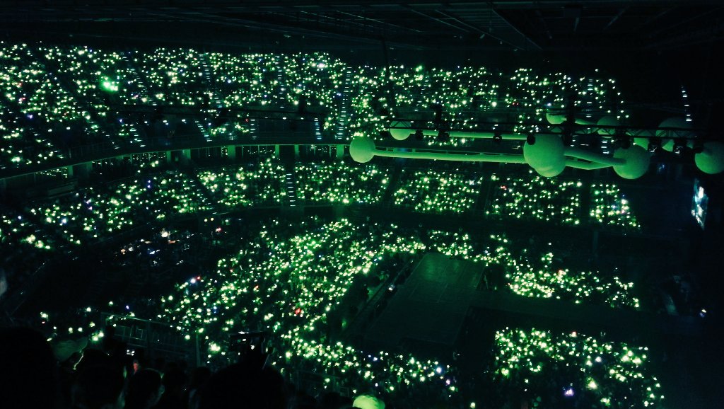 mmbb_xcvii's tweet photo. พูดออกมาได้ไง ว่าถ้ากัซมา���งอื่นจะไม่มีซีน มีแต่อากาบงสีเขียว อยากเห็นบงของวงอื่นบ้าง อยากเอ็นจอยมากกว่านี้ แต่ขอโทษด้วยนะคะ ถ้าไม่อยากให้อากาเซ่ไป ก็รีบกดบัตรให้มันได้ แล้วเธอจะไปโบกบงของเธอก็ไม่มีใครว่าหรอก เพราะงานนี้ทุกวงมีสิทธิเท่ากันค่ะ ตอนนี้2019แล้วนะคะ💚 #KCON2019THAILAND https://t.co/0tYF7O1nVw