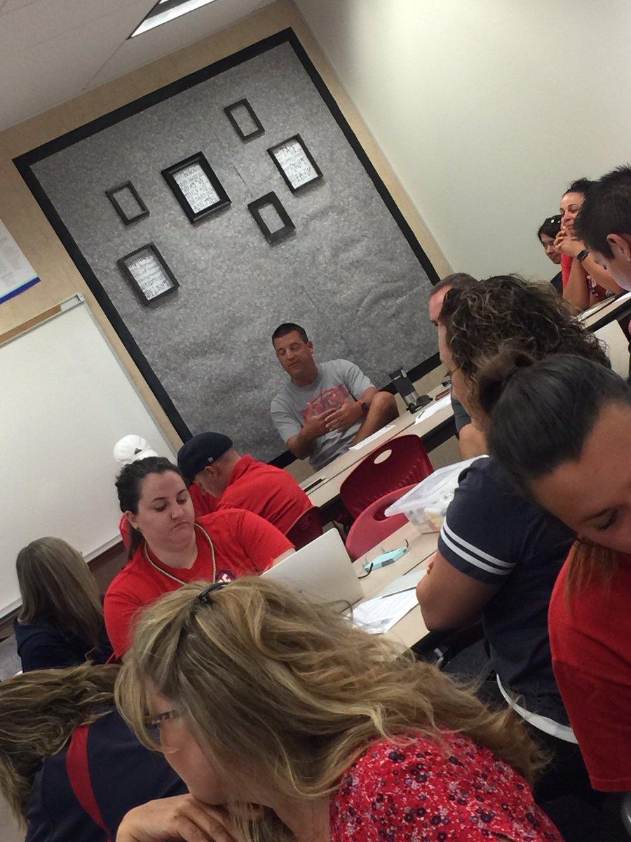 nmcarrillo21's tweet image. P.E. and Math teachers representing at this morning’s Writing across the curriculum session!  #pdfriday #everyeducatorisawritingteacher @HeritageHSPats