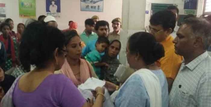 cheerrssnews's tweet image. एक हजार पेटी अवैध शराब के साथ सात तस्कर गिरफ्तार bit.ly/30pUdrG

#cheerrss
#cold_drink