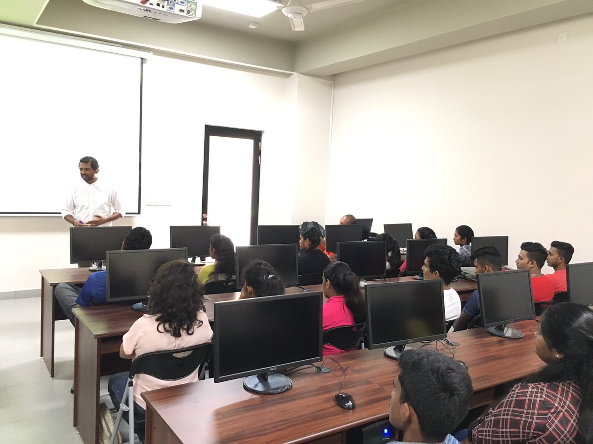 SDGsTech's tweet image. Inspiring #SriLankanYouth to use #TechnologyForHumanity and to be brave to make their ideas a reality! @SDGsTech