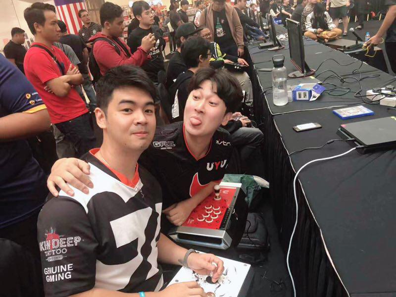 GenuineGamingAU's tweet photo. The boys .@awaishoney94 & .@Deeon_Grey are warming up as they wait for their pools @ #FVCUP.
Best of luck to .@Jeondding_tk
Live: https://t.co/XfeU5OX7FE
.@SpaghettiRip https://t.co/DjjdTk0BCL